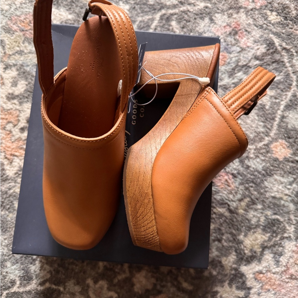 Universal Thread Watson Heels - Picture 6 of 7